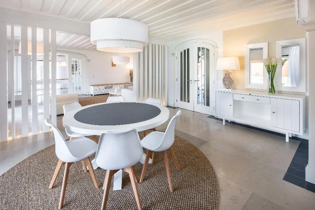 VILLA THREE BEDROOMS Room, Shantivillas, Algarve