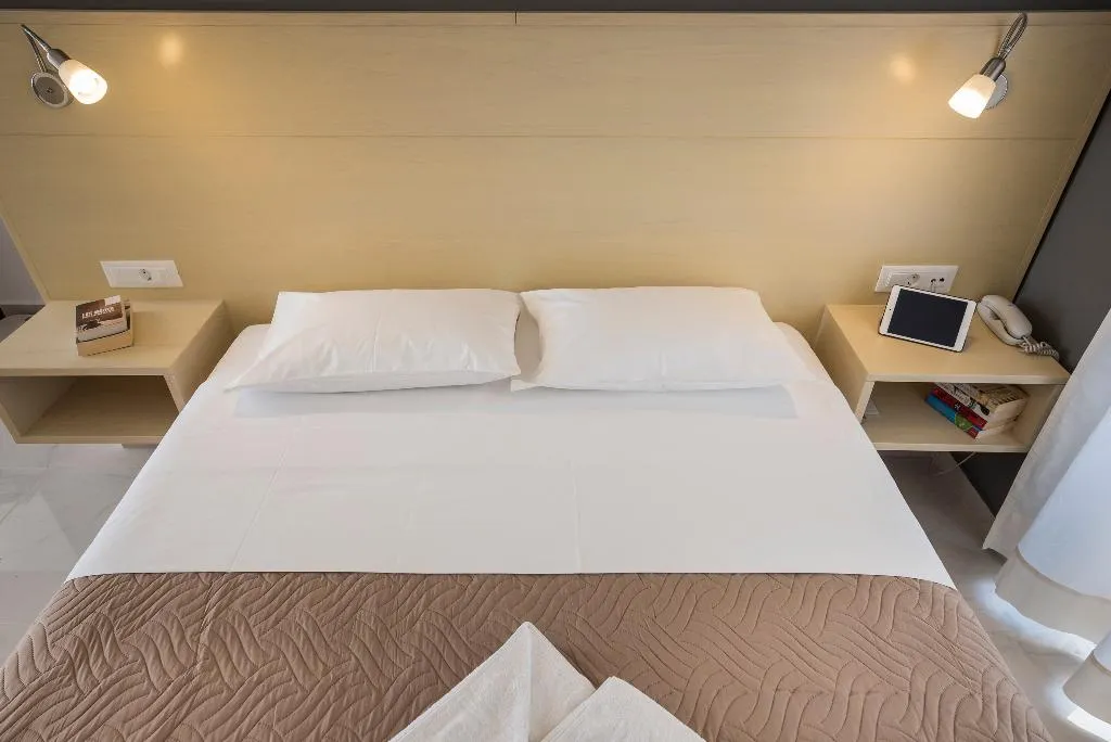 STUDIO CLASSIC QUEEN BED Room, Esplanade Apartments, Crete