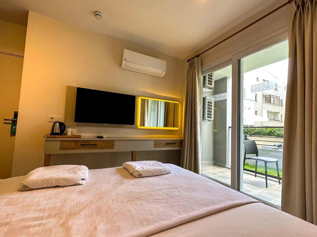 Room, Sema, Dalaman
