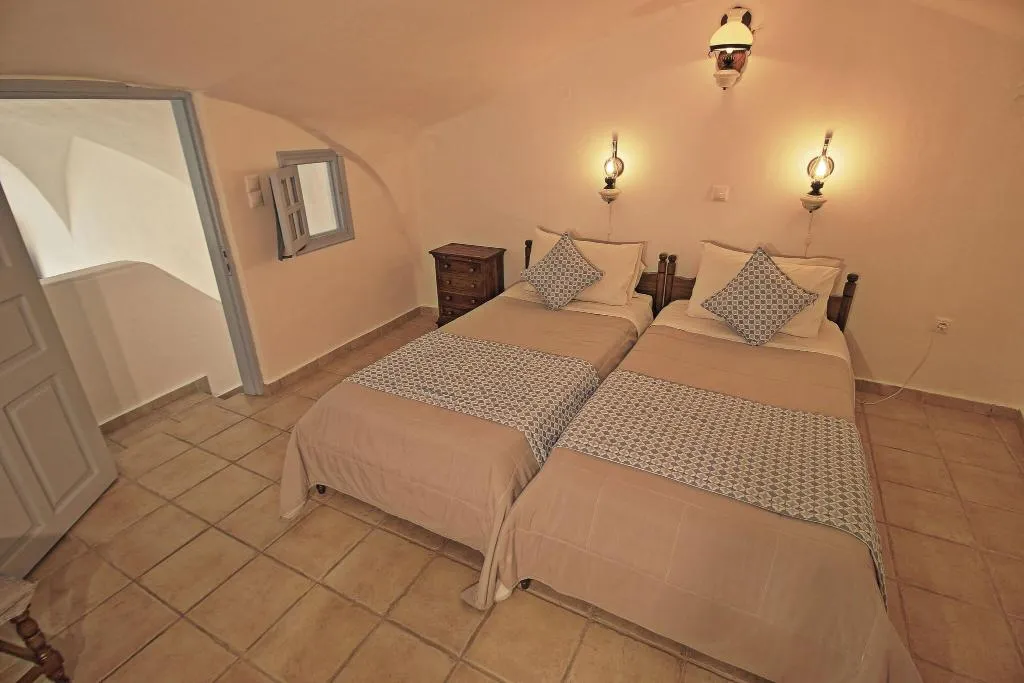 APARTMENT CAPACITY 4 Room, Aethrio Sunset Village, Santorini