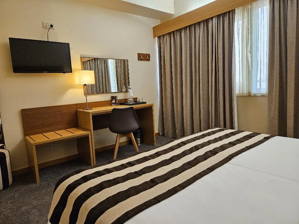 Double or Twin STANDARD Room, Hotel Principe Lisboa, Lisbon