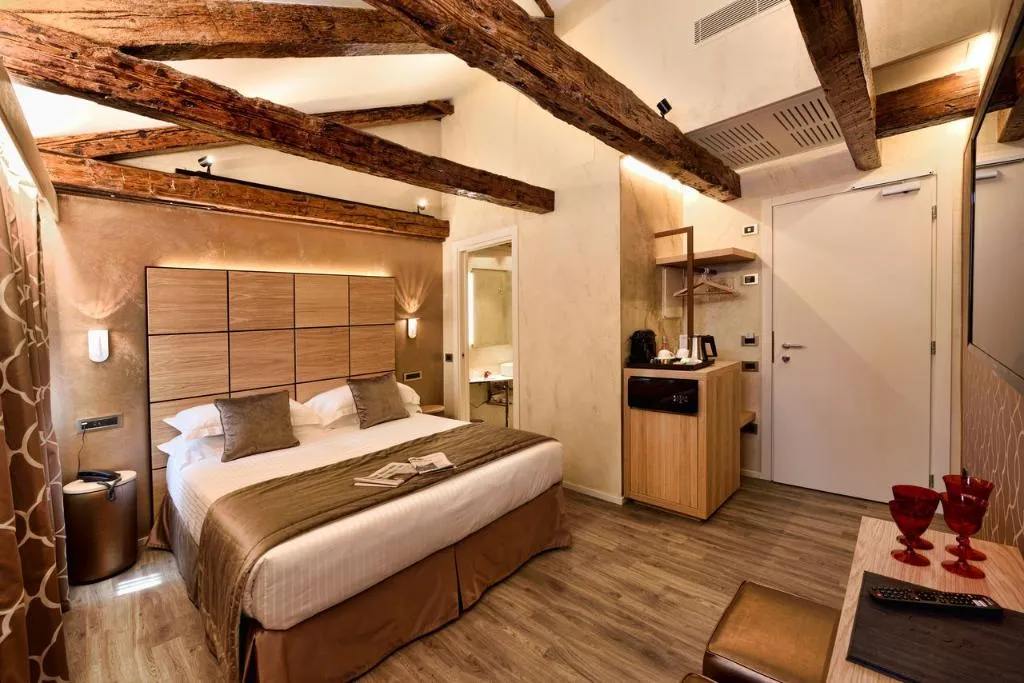 DOUBLE SUPERIOR Room, Rosa Salva Hotel, Venice