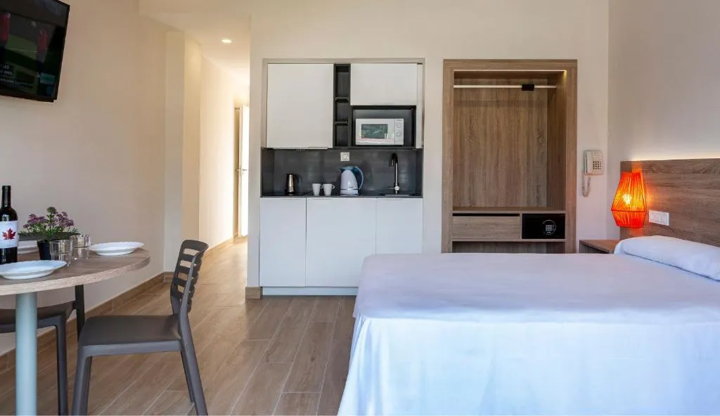 APARTMENT CAPACITY 3 Room, Medplaya Sant Eloi, Costa Brava