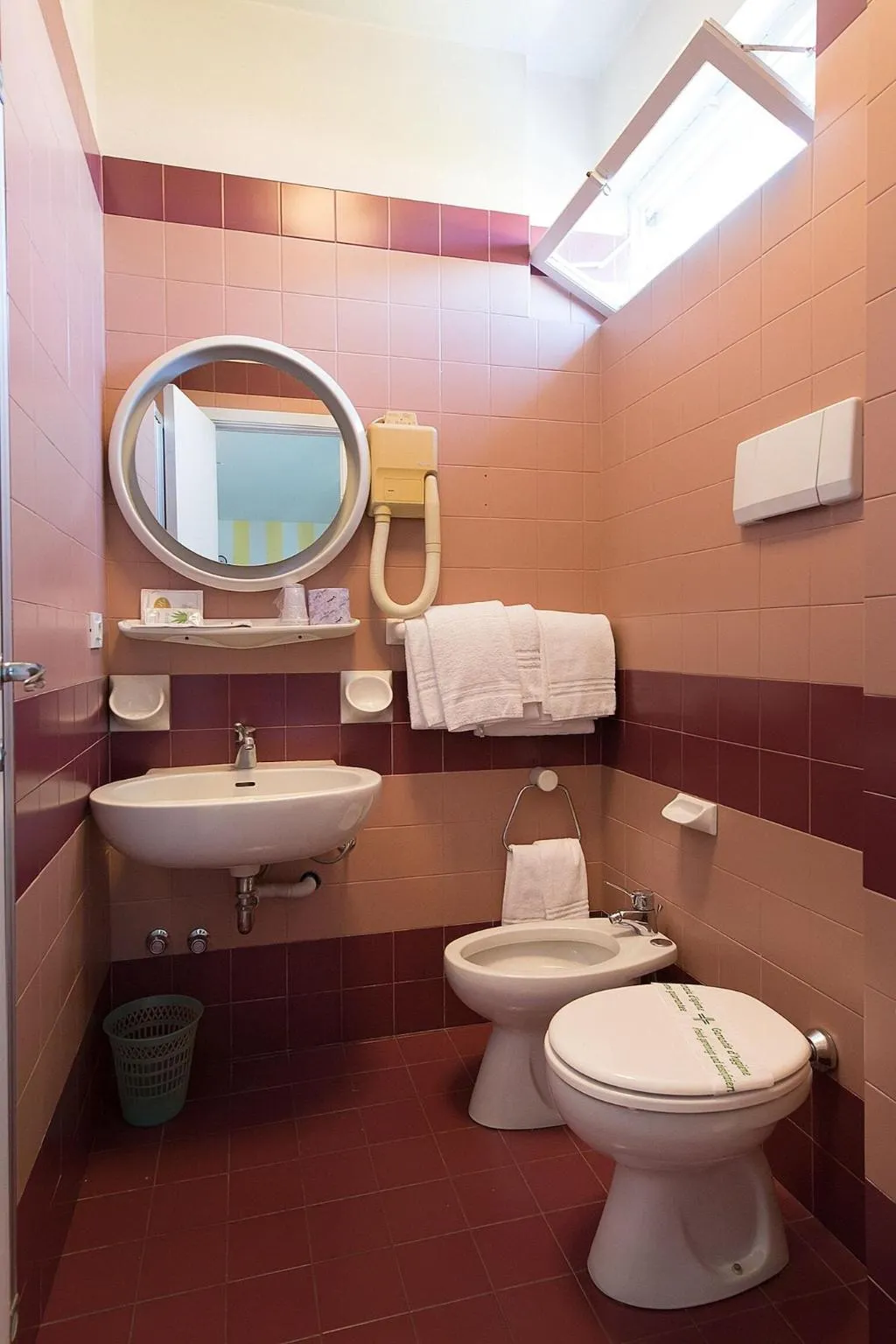 Room, Serenella, Milan
