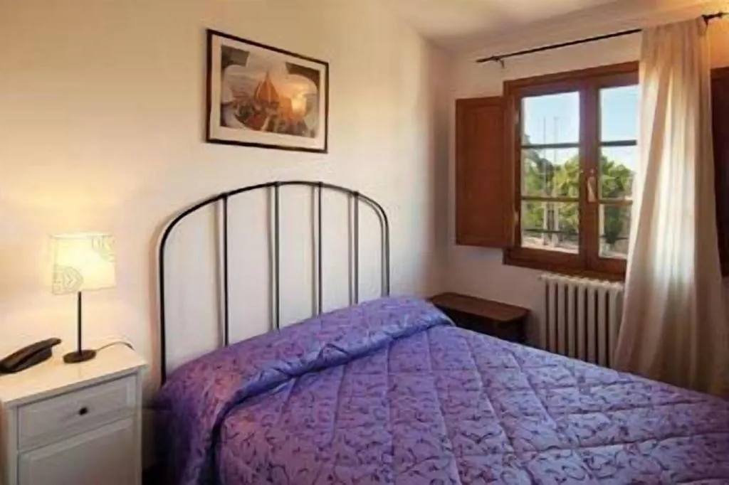 Room, Arco Antico, Florence