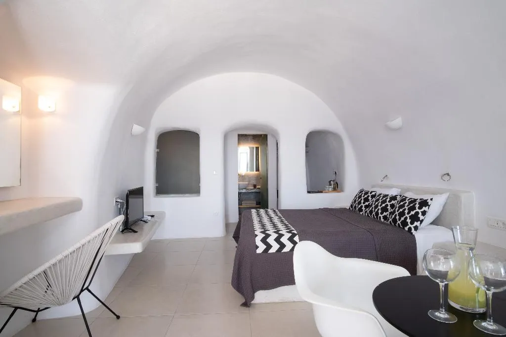 SUITE SUPERIOR WITH VIEWS Room, On The Cliff, Santorini