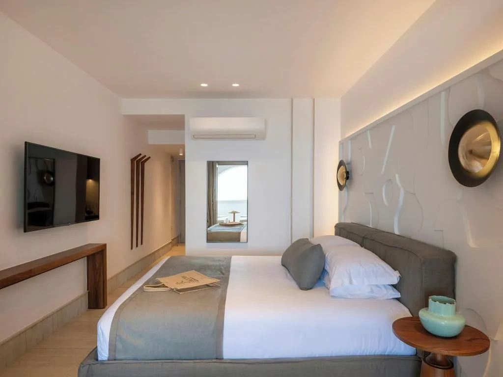 SUITE WITH PRIVATE POOL Room, Santo Pure Oia Suites and Villas, Santorini