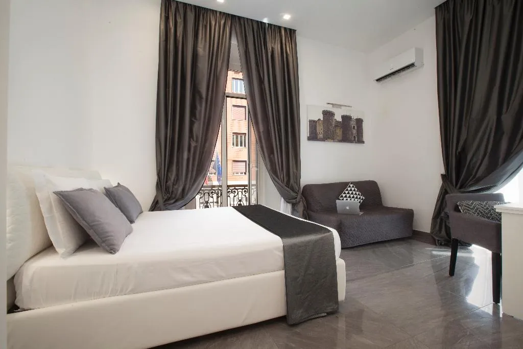 DOUBLE DELUXE Room, Suite Dei Catalani, Naples