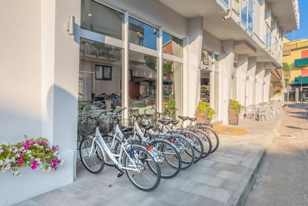 Sports and Entertainment, Hotel Austria, Venice