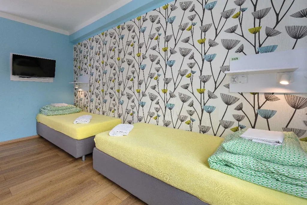 QUADRUPLE STANDARD Room, Hostel Premium Kraków, Krakow