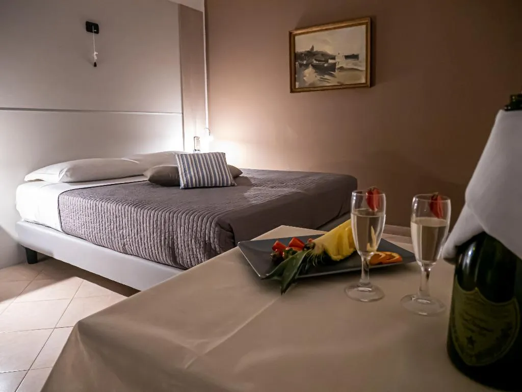 DOUBLE STANDARD Room, San Marco, Naples