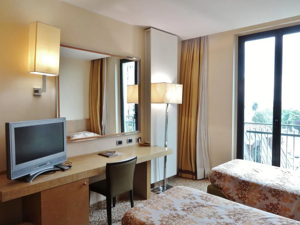 TRIPLE STANDARD Room, Tiffany Milano, Milan