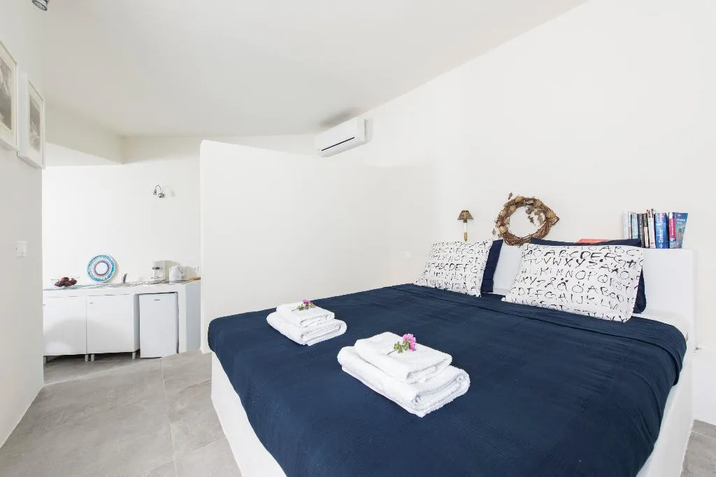 SUITE HONEYMOON Room, Fava Eco Suites, Santorini