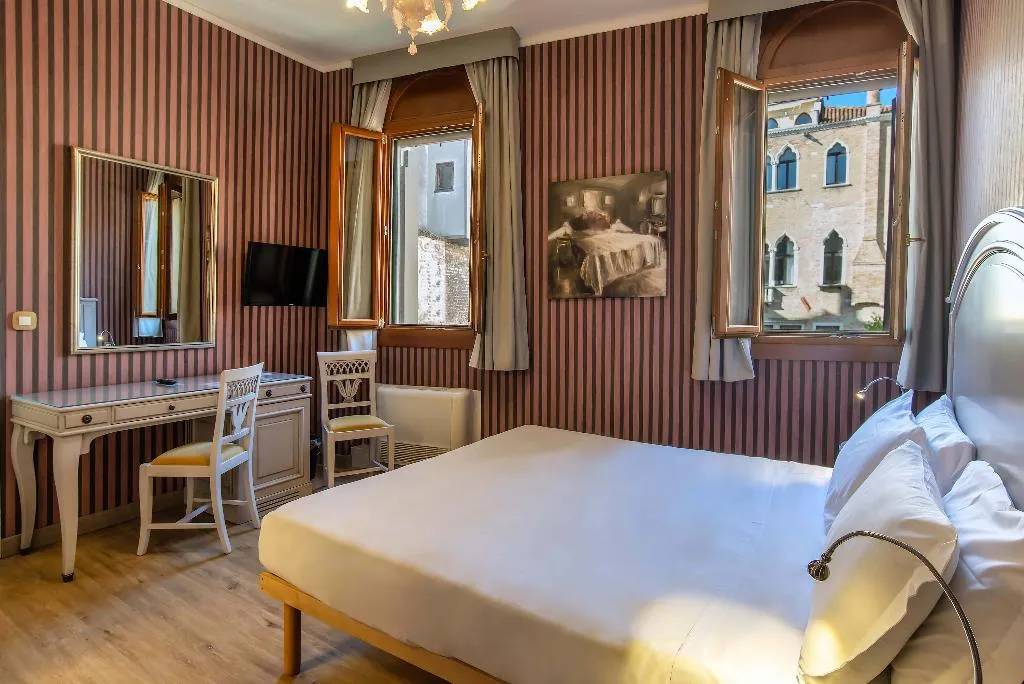 Double or Twin STANDARD Room, La Fenice et des Artistes, Venice