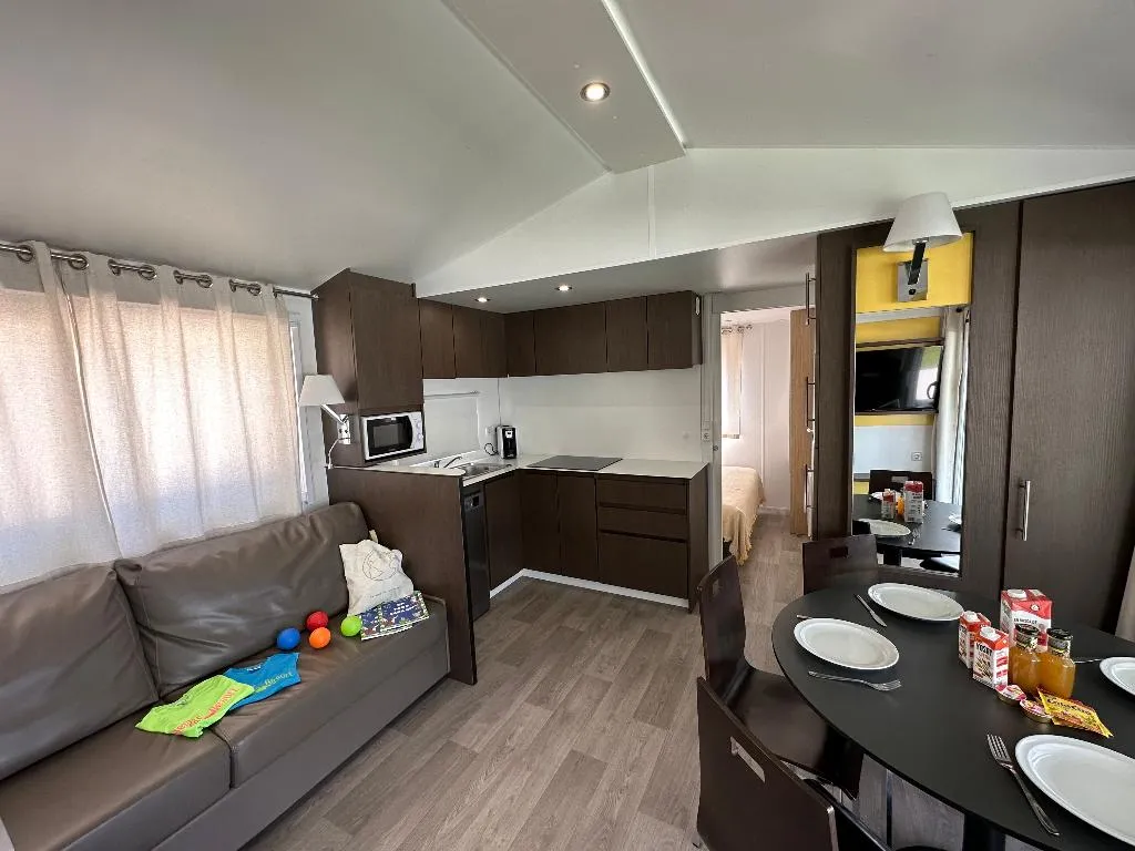 MOBILE HOME THREE BEDROOMS ONE BATHROOM Room, Berga Resort - The Mountain - Wellness center -SPA, Barcelona