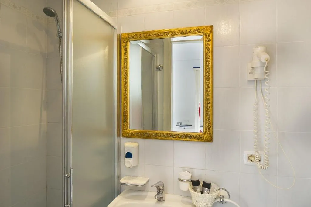 Room, La Maliosa D' Arienzo, Naples