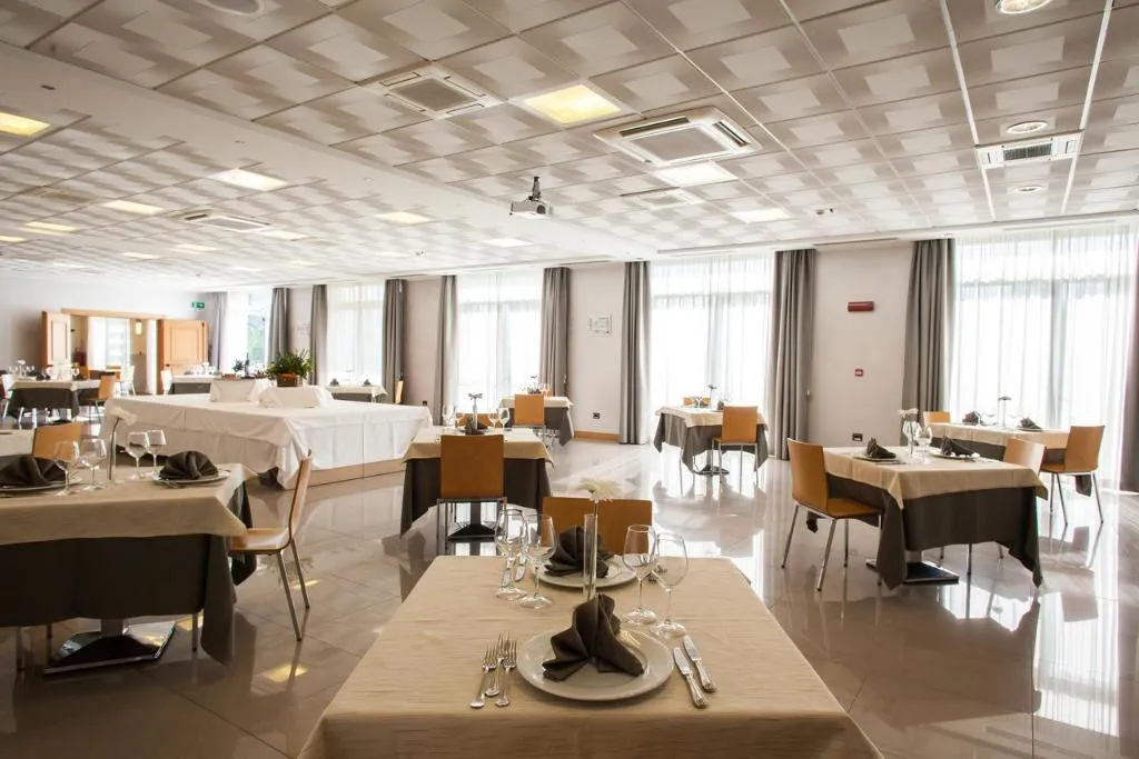 Restaurant, Palace Hotel Zingonia, Milan