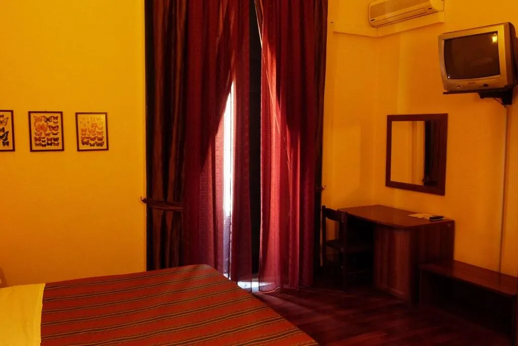 Room, Hoteletnea 316, Catania
