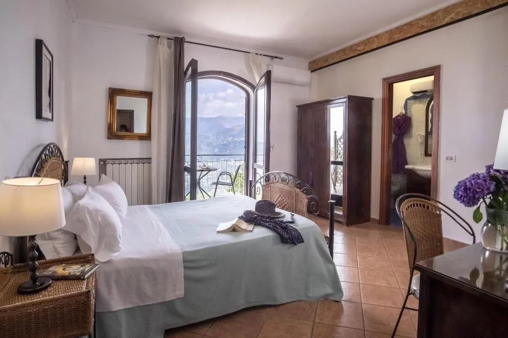 Room, Bed & Breakfast Villa Monica, Naples