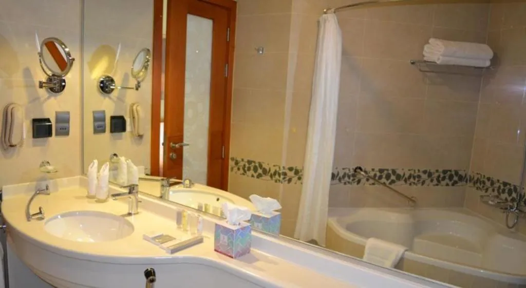 DOUBLE DELUXE Room, City Seasons Towers Dubai, Dubai