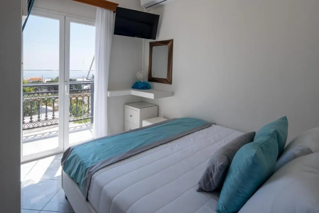 Double or Twin STANDARD Room, Oasis Suites Fira, Santorini