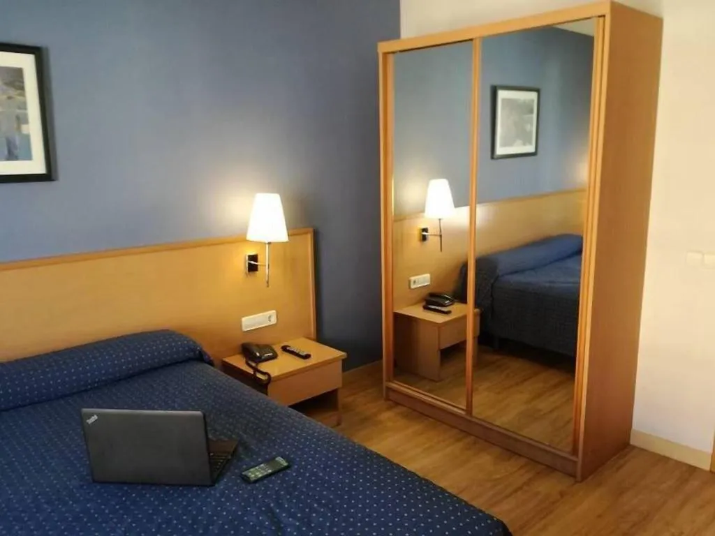DOUBLE SINGLE USE QUEEN SIZE BED Room, J. Balmes, Costa Brava