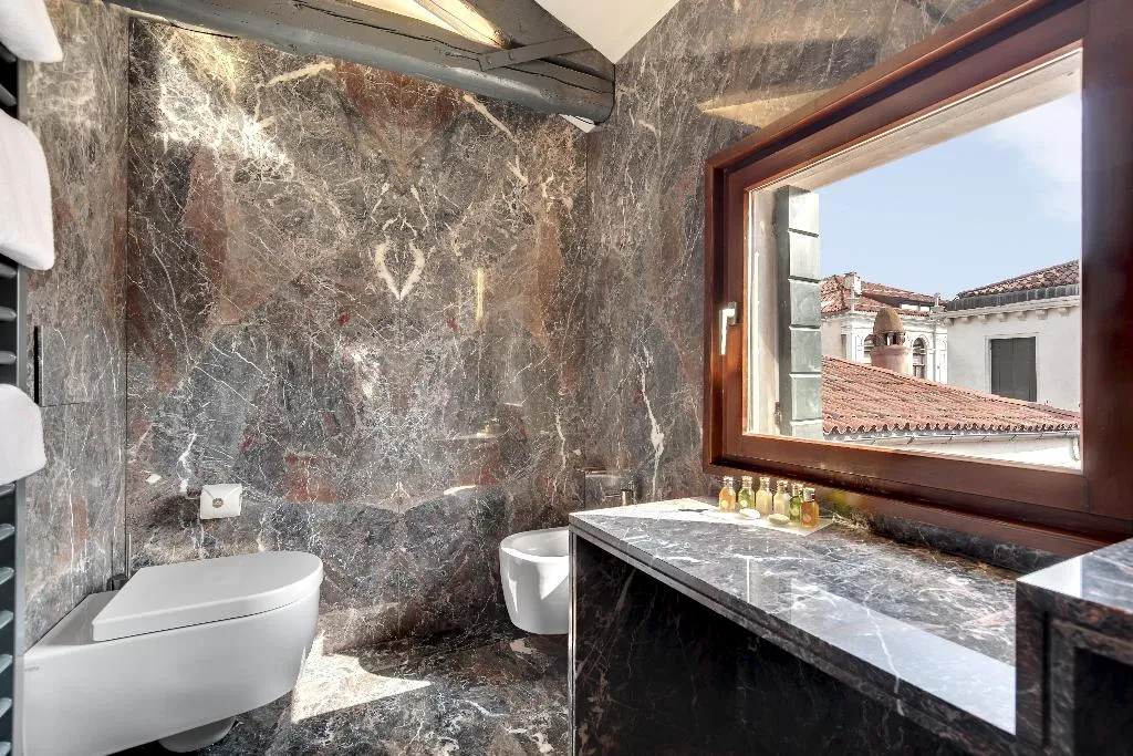 JUNIOR SUITE STANDARD Room, Dona Palace, Venice