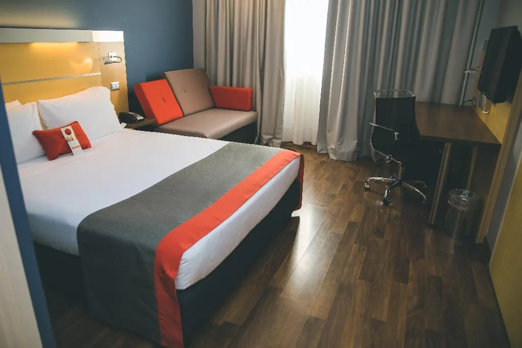 DOUBLE QUEEN SIZE BED Room, Holiday Inn Express Milan-Malpensa Airport, Milan