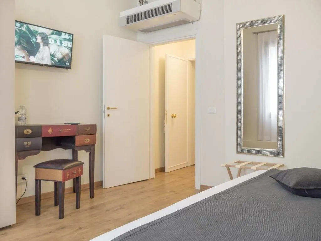 Room, Grand Canal Suites, Venice