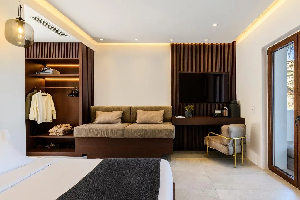 SUITE DELUXE WITH PRIVATE POOL Room, Charisma Hotel And Wellness Suites, Mykonos