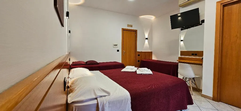 QUADRUPLE STANDARD Room, Zara, Naples