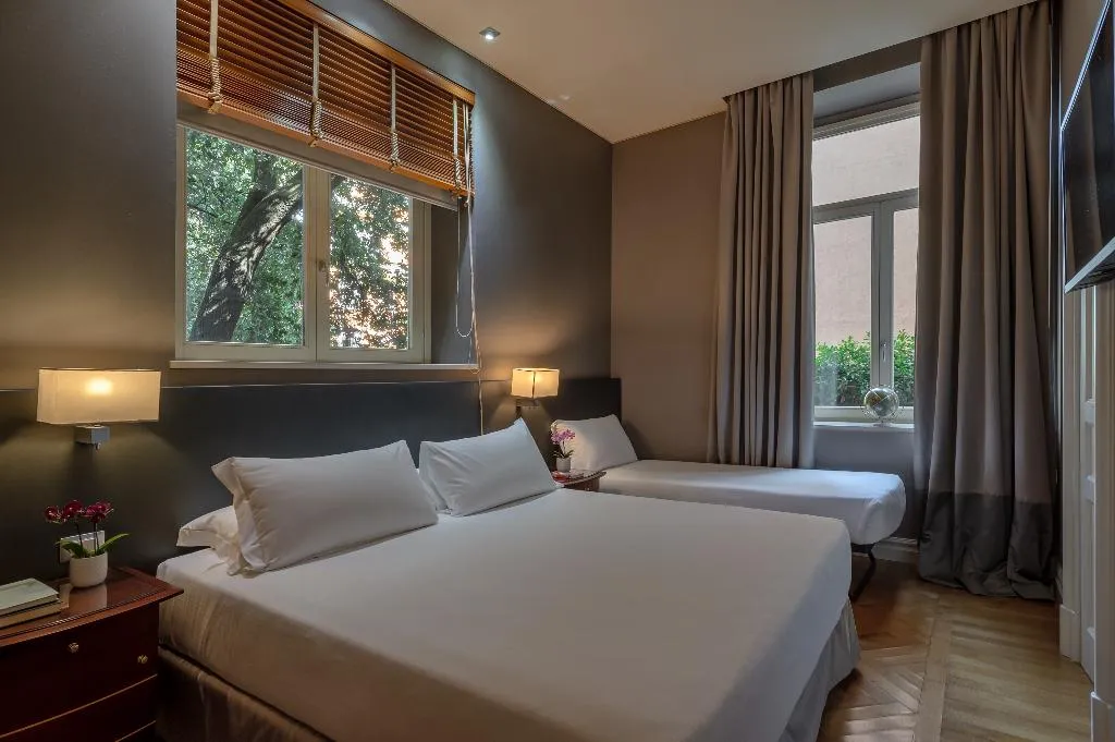 TRIPLE CLASSIC Room, Hotel Principe Torlonia, Rome