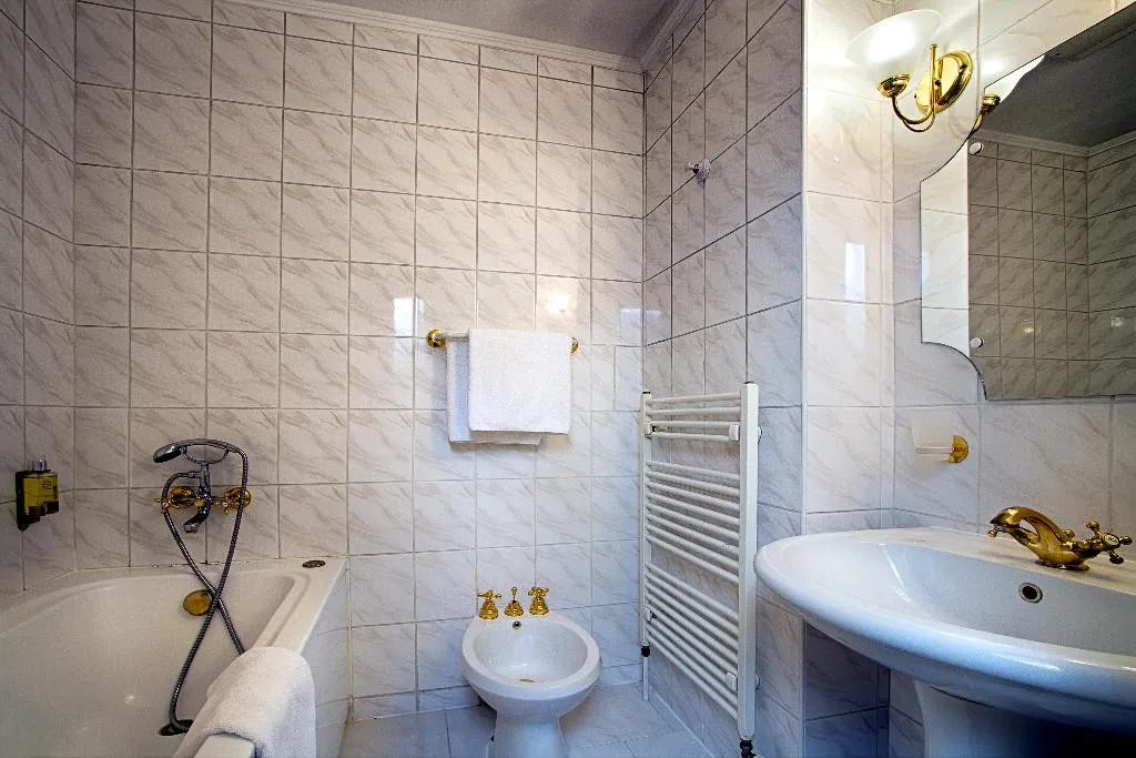 JUNIOR SUITE CAPACITY 5 Room, Red Lion, Prague