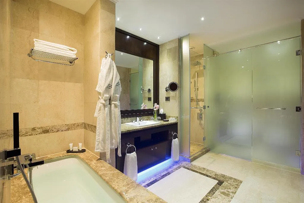 Room, Kempinski Palace Cairo, Cairo