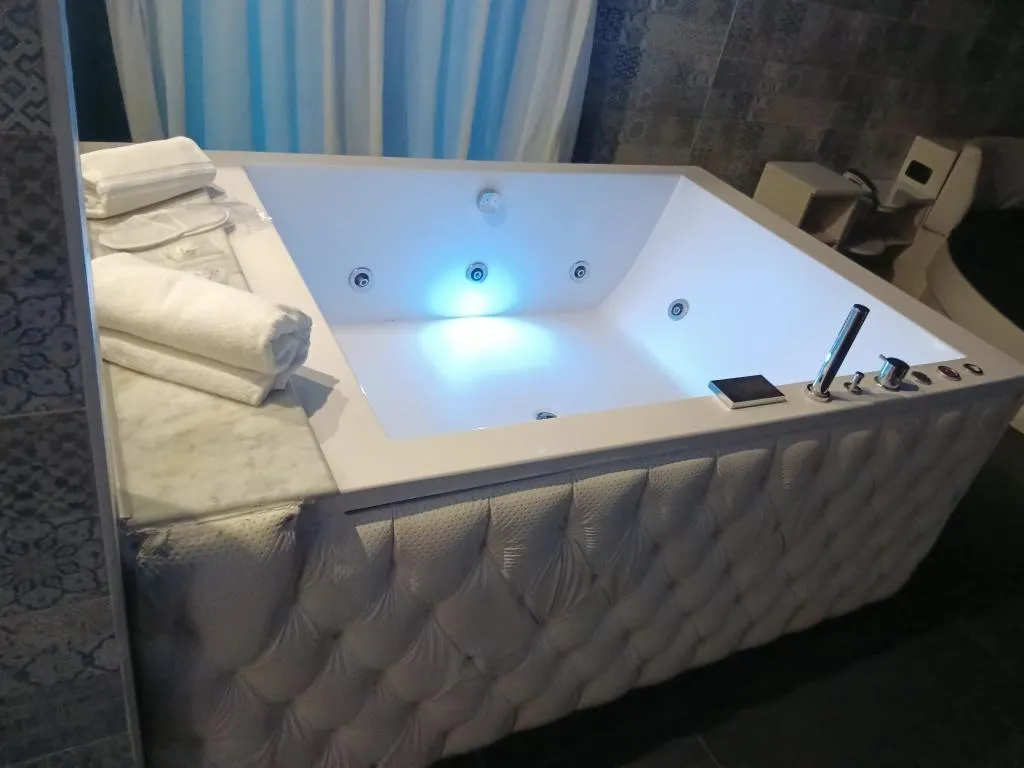 SUITE ONE BED Room, La Fayette, Naples