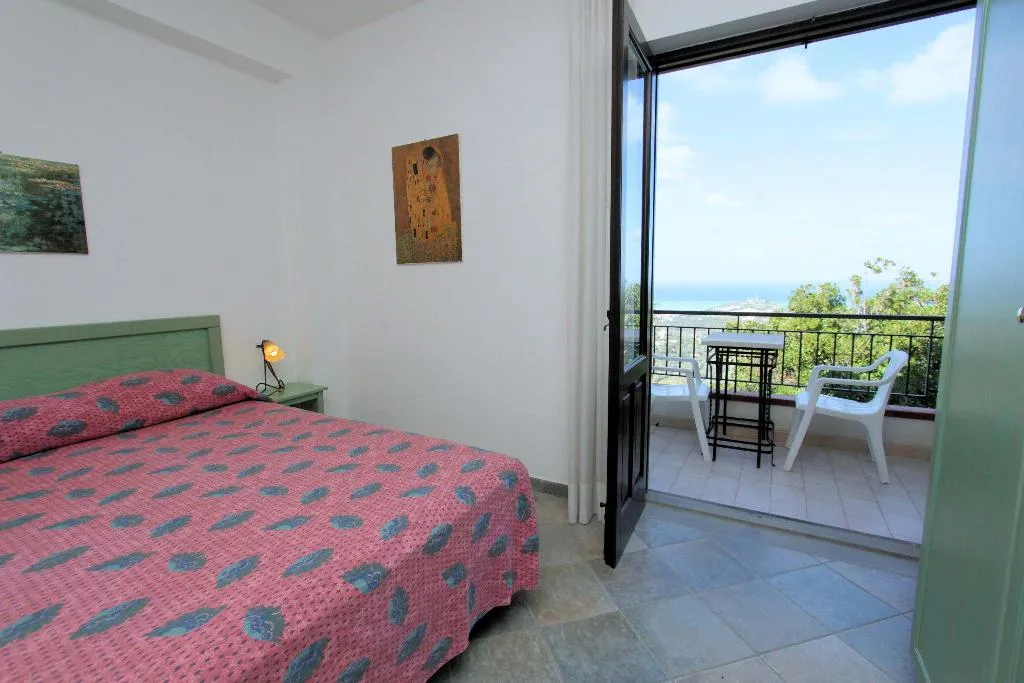 APARTMENT SEA VIEW TWO BEDROOMS Room, Residence Galati, Catania