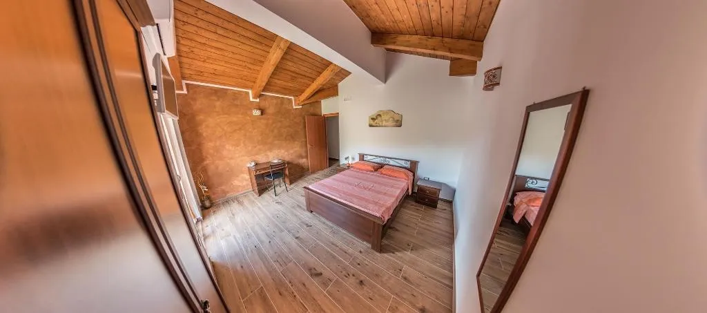 Room, La Mortella, Naples