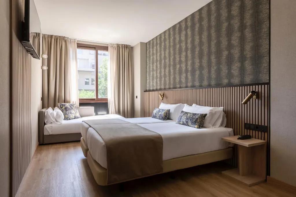 TRIPLE SUPERIOR Room, Acta Piramides, Madrid