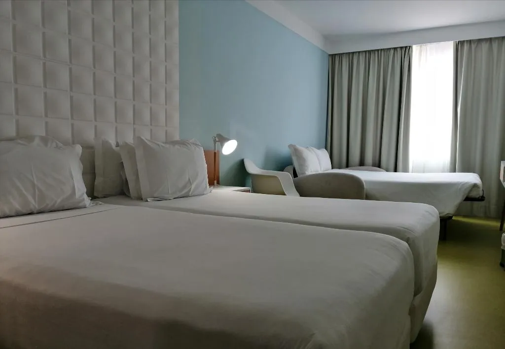 FAMILY ROOM STANDARD Room, Legendary Porto Hotel, Porto