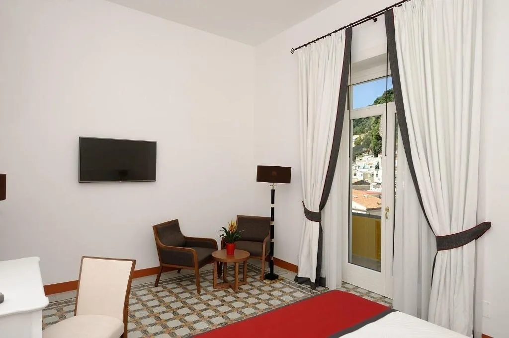 Room, Amalfi Luxury House, Naples