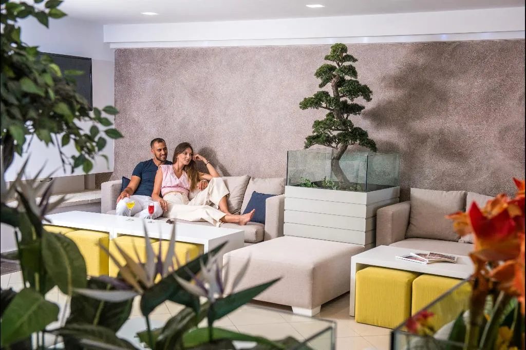 Lobby, Mistral Mare, Crete