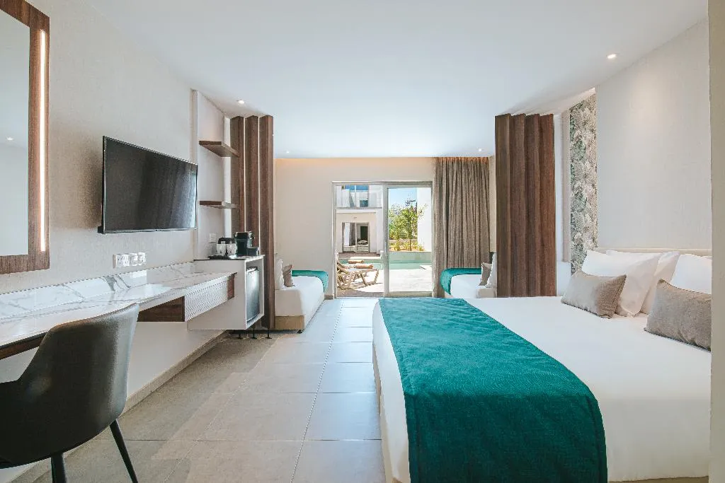 FAMILY ROOM POOL VIEW Room, Atlantica Sungarden Park, Cyprus