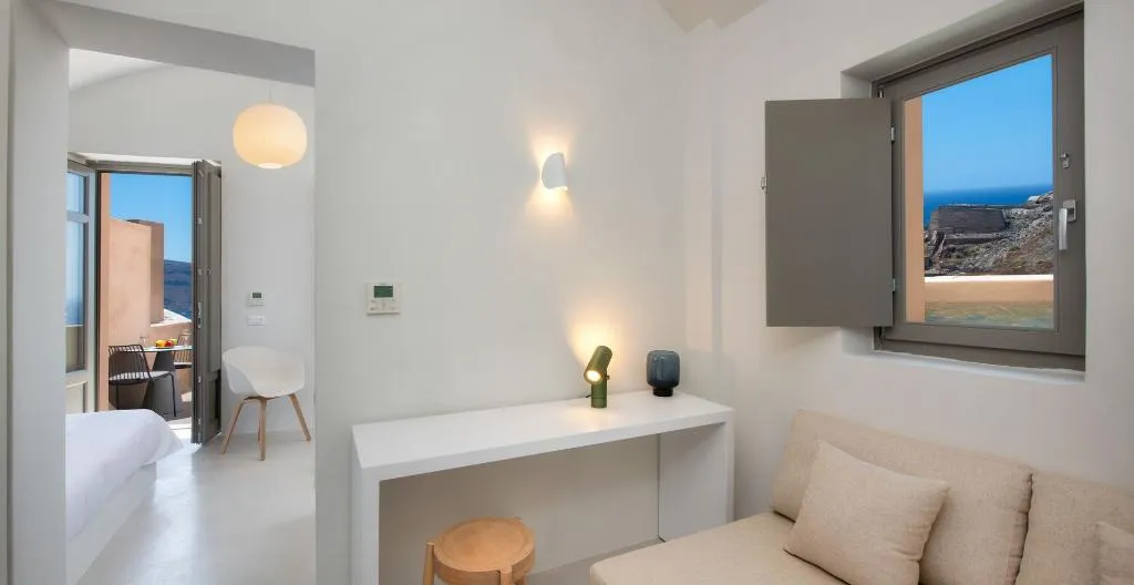 SUITE WITH JACUZZI Room, Old Castle Oia by Mr and Mrs White, Santorini