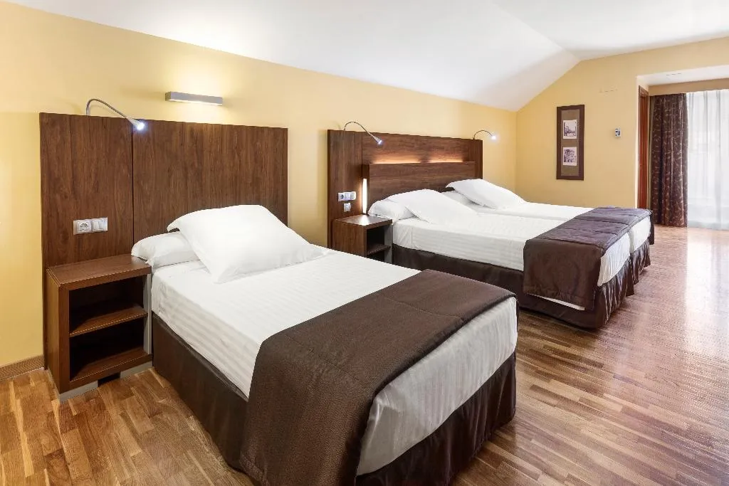 APARTMENT CAPACITY 3 Room, Exe Doña Carlota, Madrid