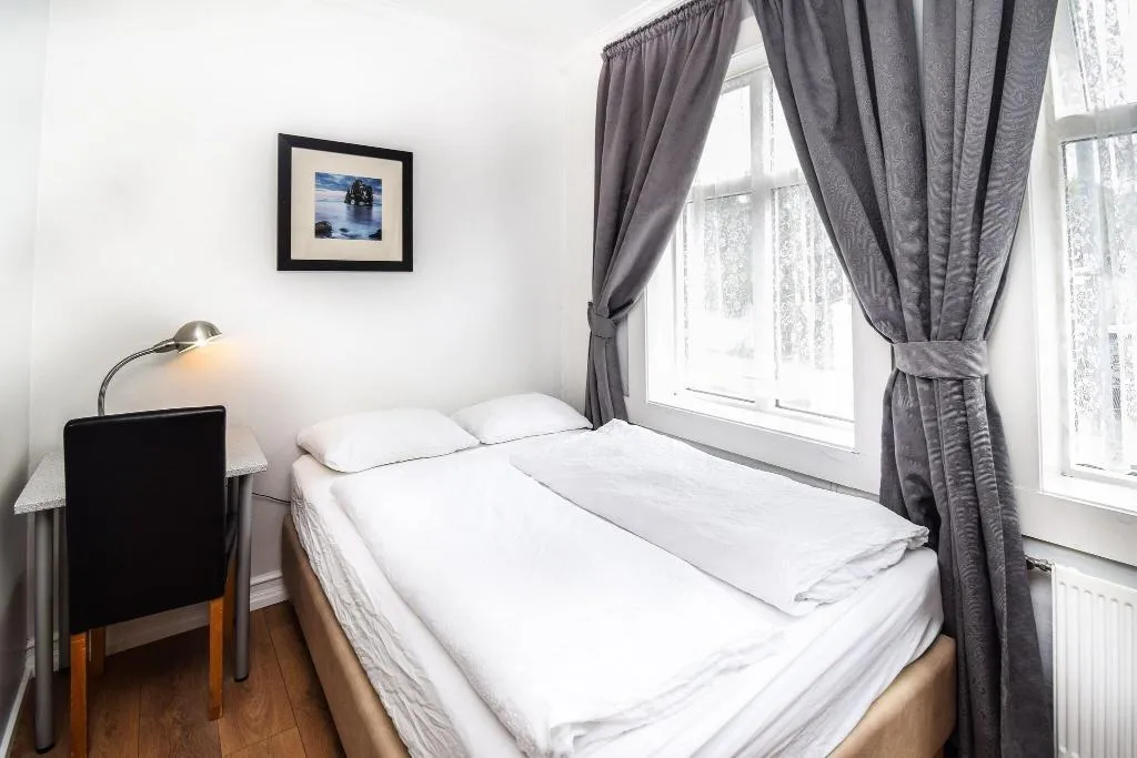 Double or Twin WITH SHARED BATHROOM Room, Aurora Guesthouse, Reykjavik