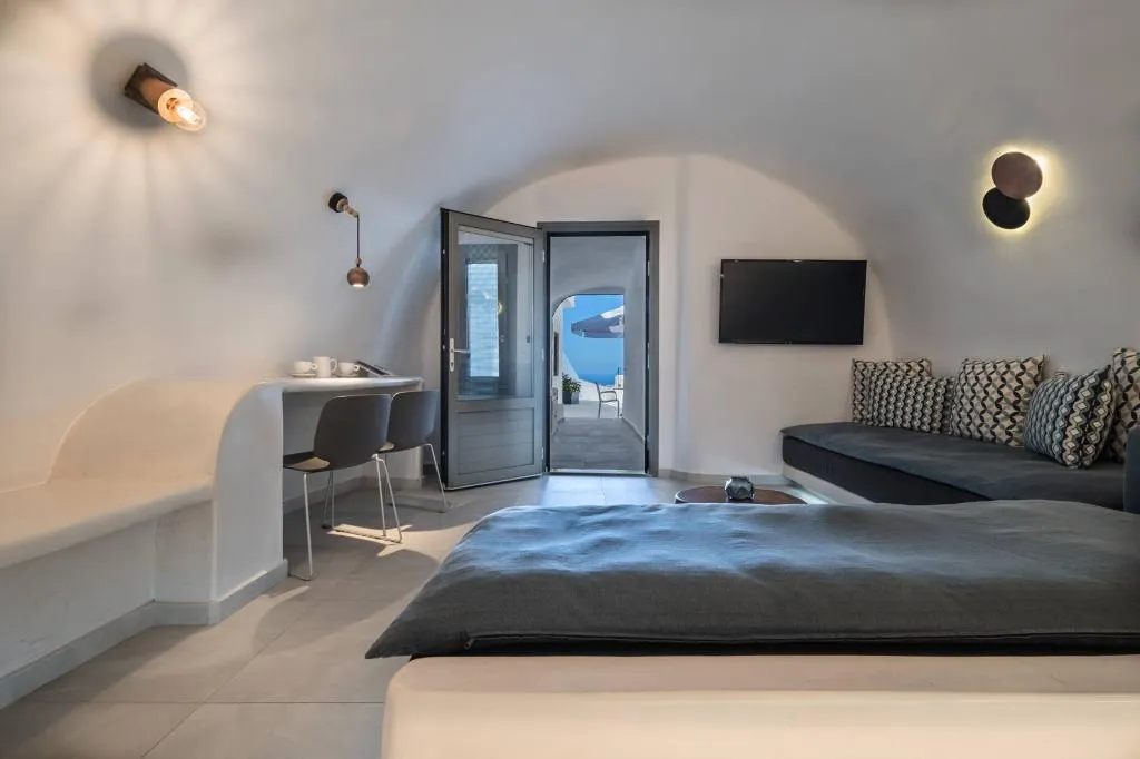 JUNIOR SUITE WITH JACUZZI Room, Kasimatis by La Perla, Santorini