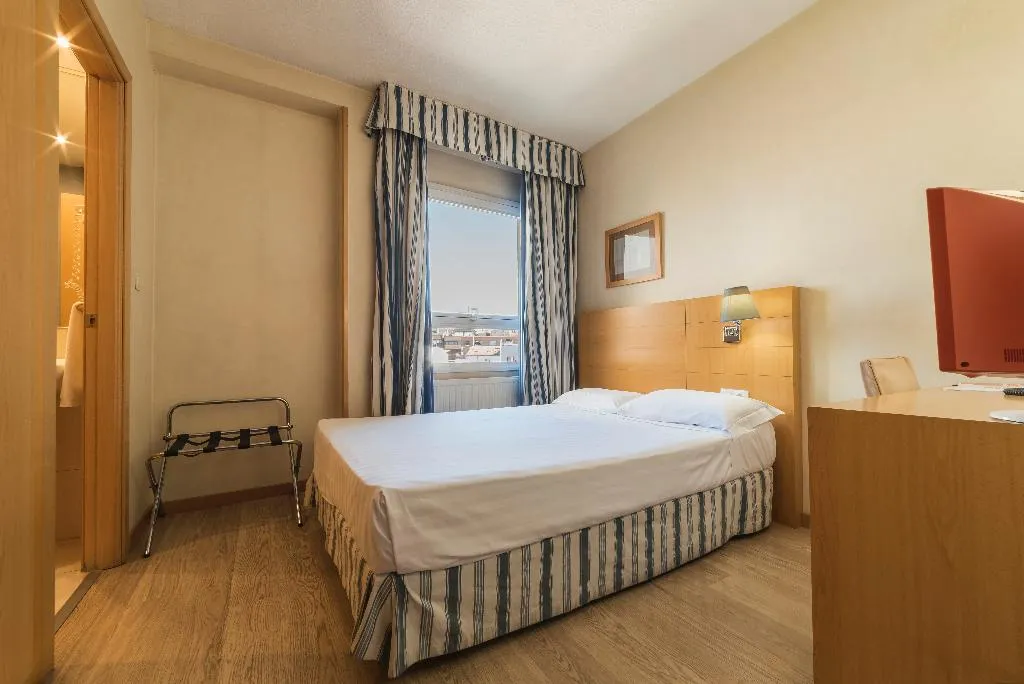 SINGLE STANDARD Room, Infanta Mercedes, Madrid