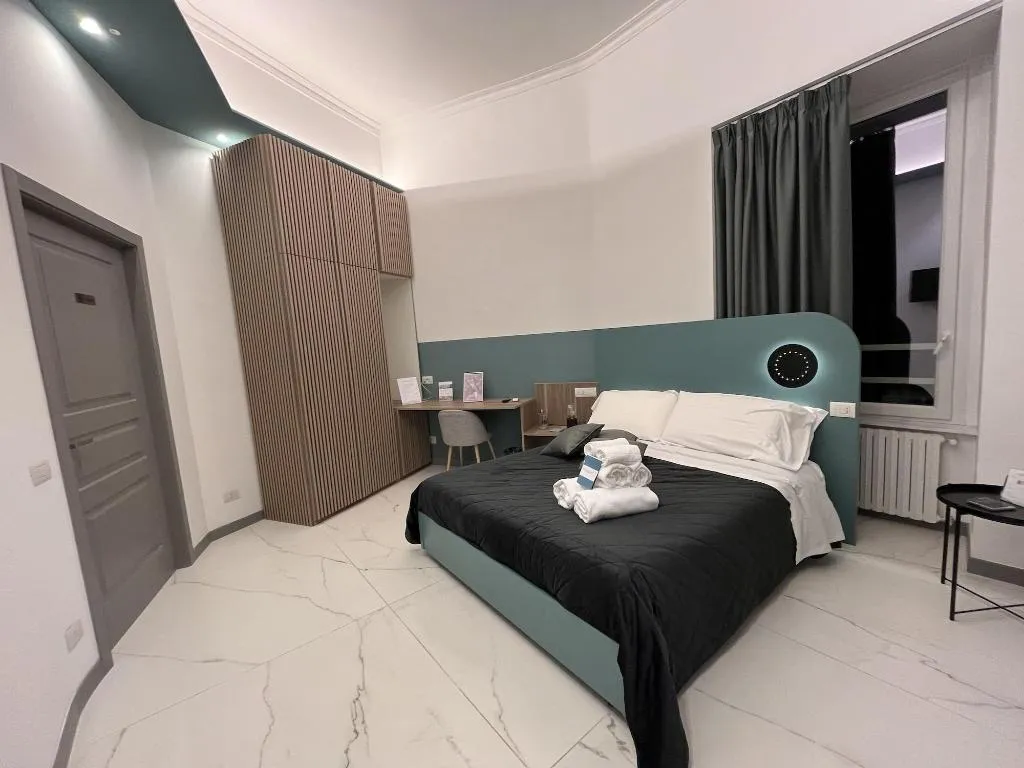 Room, Rettifilo 311, Naples