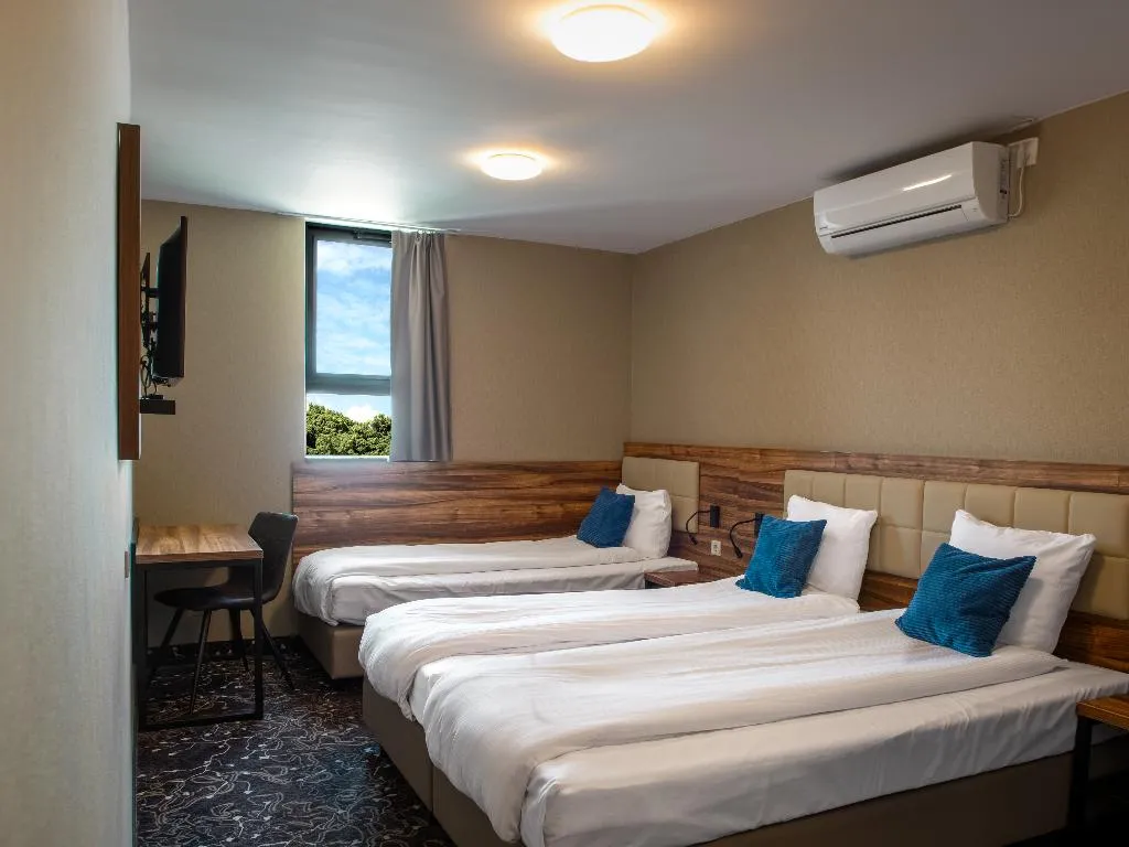 TRIPLE COMFORT Room, Amsterdam Lake Hotel, Amsterdam