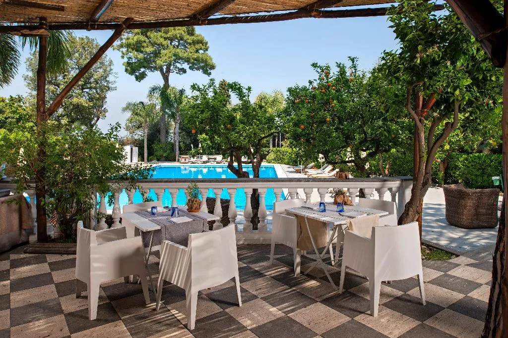 Restaurant, Grand Hotel Cocumella, Naples